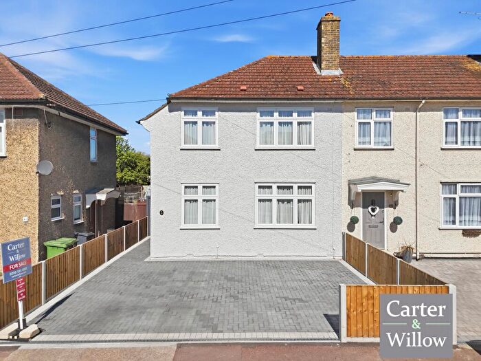 5 Bedroom End Of Terrace House For Sale In Stevens Road, Dagenham, RM8