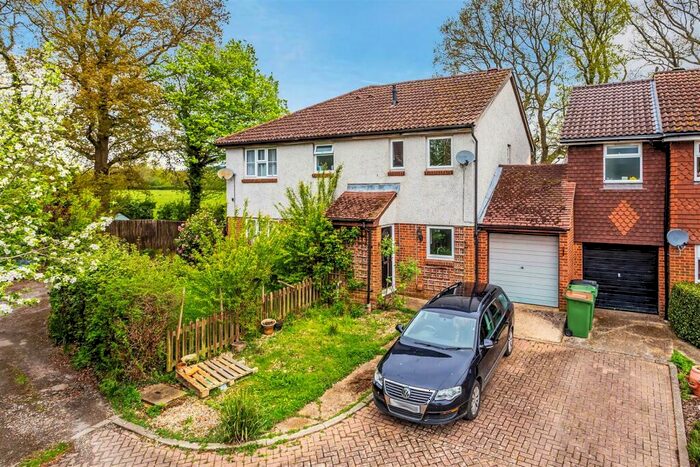 2 Bedroom House For Sale In Nursery Close, Capel, RH5