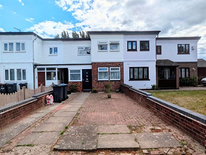 3 Bedroom Semi-Detached House For Sale In Common Lane, Sheldon, Birmingham, B26