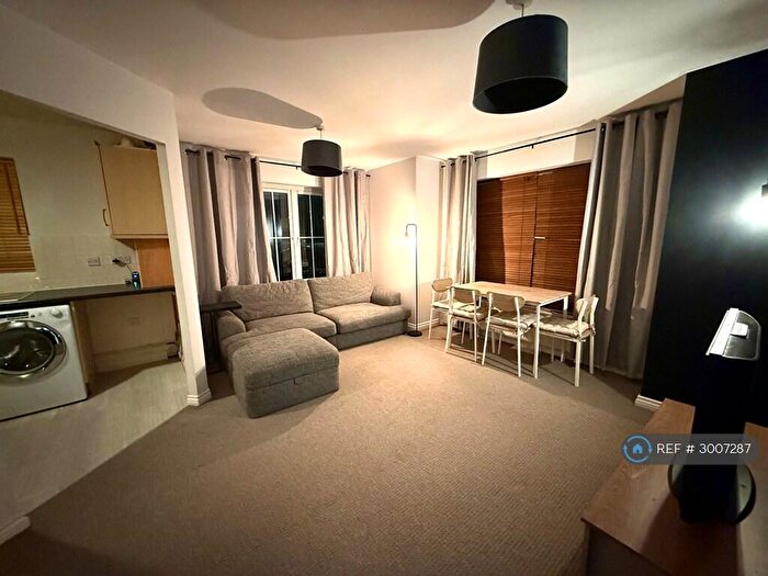 2 Bedroom Flat To Rent In Slatepits Croft, Olney, MK46