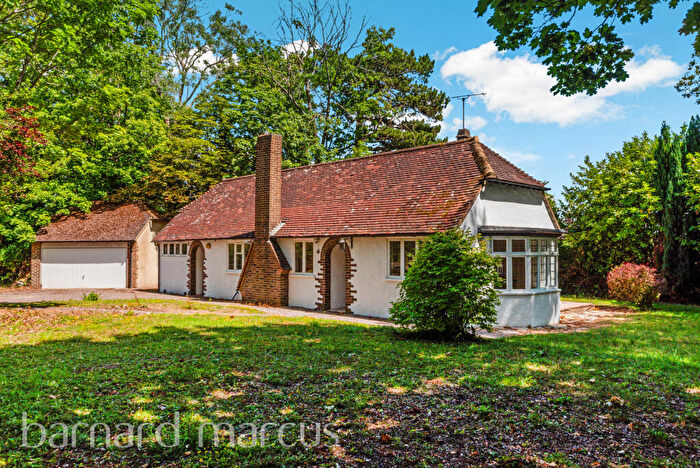3 Bedroom Bungalow To Rent In Starrock Road, Coulsdon, CR5