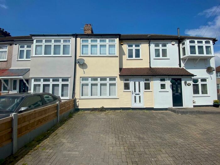3 Bedroom Terraced House To Rent In Berkeley Avenue, Romford, RM5