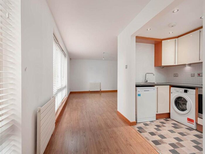 2 Bedroom Flat To Rent In Coburg Street, Leith, Edinburgh, EH6