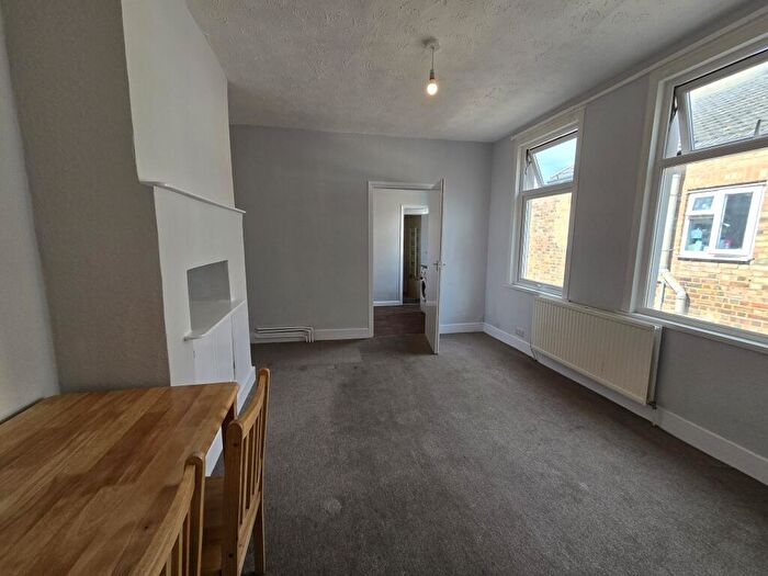 3 Bedroom Flat To Rent In Salmen Road, Plaistow, Newham, London, E13