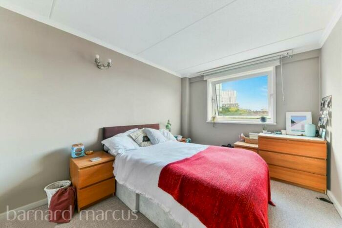 2 Bedroom Apartment To Rent In Battersea Park Road, London, SW11