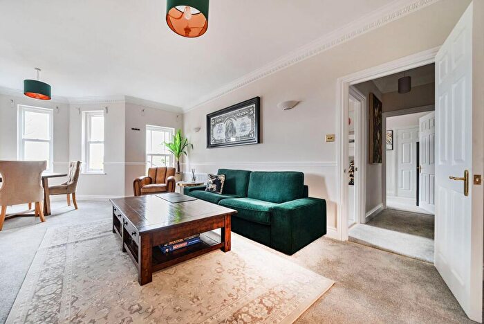 2 Bedroom Flat To Rent In Horseshoe Lane East, Merrow, Guildford, GU1