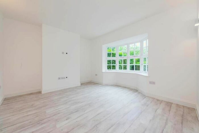 1 Bedroom Flat To Rent In Midholm Close, Hampstead Garden Suburb, London, NW11