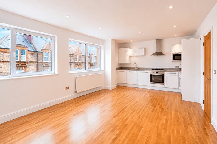 2 Bedroom Flat To Rent In Knights Hill, London, SE27