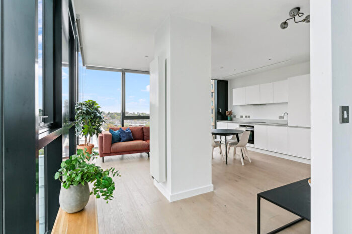 Studio For Sale In Hill House, Highgate Hill, N19