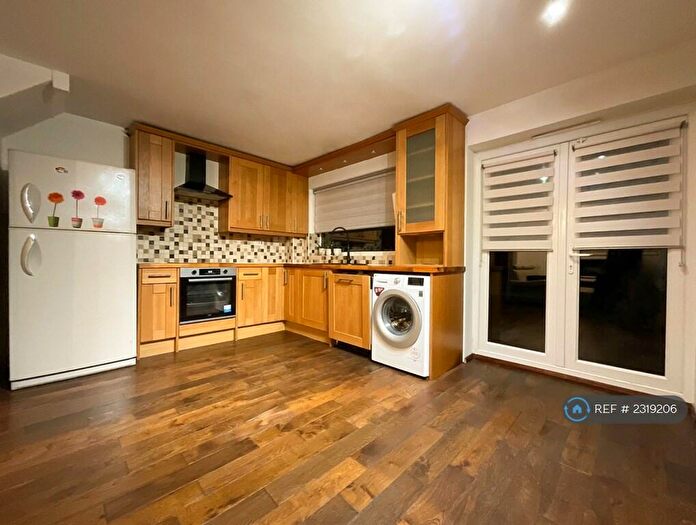 3 Bedroom Terraced House To Rent In Meadowcroft Gardens, Westfield, Sheffield, S20