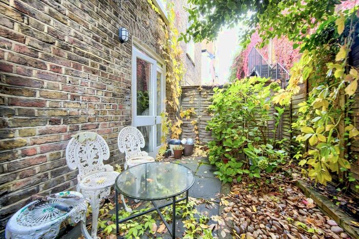 1 Bedroom Flat To Rent In Rigault Road, Fulham, London, SW6