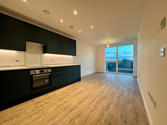 1 Bedroom Flat To Rent In New Kent Road, Elephant Amp; Castle, London, SE1