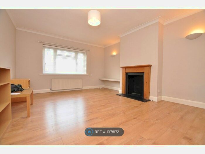 2 Bedroom Flat To Rent In Linksview, London, N2