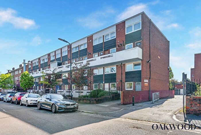 2 Bedroom Flat For Sale In Mellington Court, Benthal Road, Stoke Newington, N16