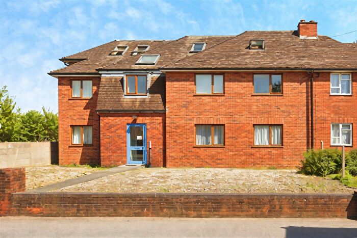 2 Bedroom Flat For Sale In North Lane, Aldershot, GU12