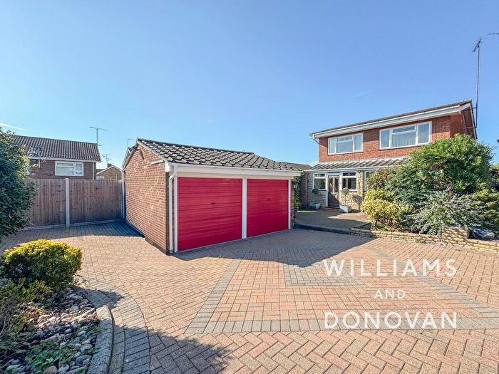 4 Bedroom Detached House For Sale In Malvern Road, Hockley, SS5