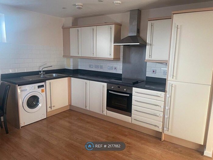 2 Bedroom Flat To Rent In Grays Place, Slough, SL2