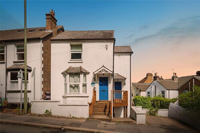 1 Bedroom Flat For Sale In Mill Street, Redhill, Surrey, RH1