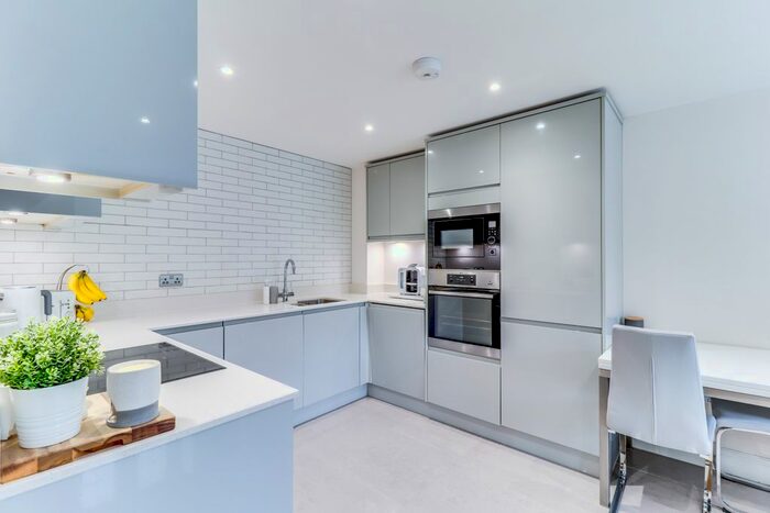 2 Bedroom Flat For Sale In High Road, Benfleet, SS7