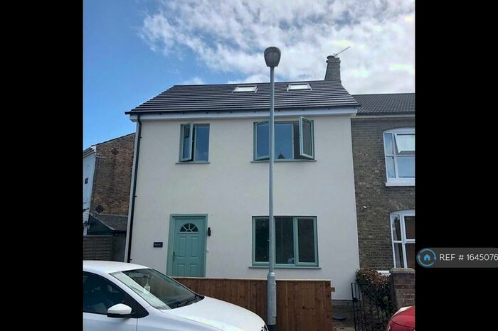 2 Bedroom Flat To Rent In Commodore Road, Lowestoft, NR32