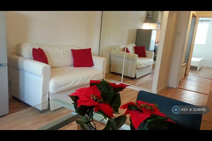 2 Bedroom Flat To Rent In Waddon, Croydon, CR0