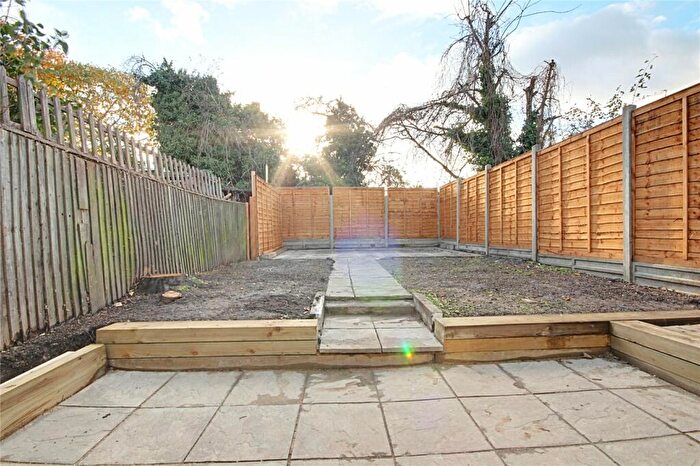 2 Bedroom End Of Terrace House To Rent In Oaklands Avenue, London, N9