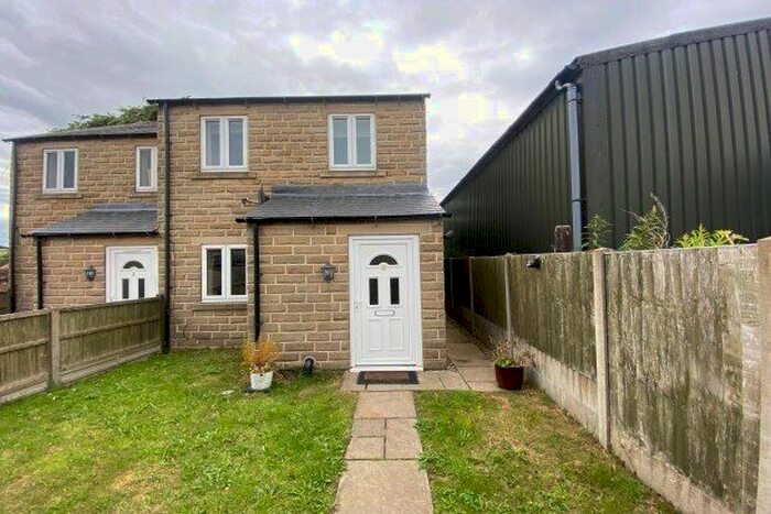 3 Bedroom Semi-Detached House To Rent In Lambs Croft, Chesterfield, S42