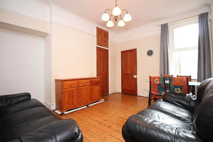 2 Bedroom Flat To Rent In Oakland Road, Jesmond, Newcastle Upon Tyne, NE2