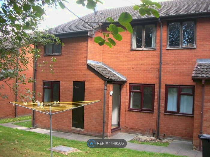 2 Bedroom Flat To Rent In Tansey Court, Brierley Hill, DY5