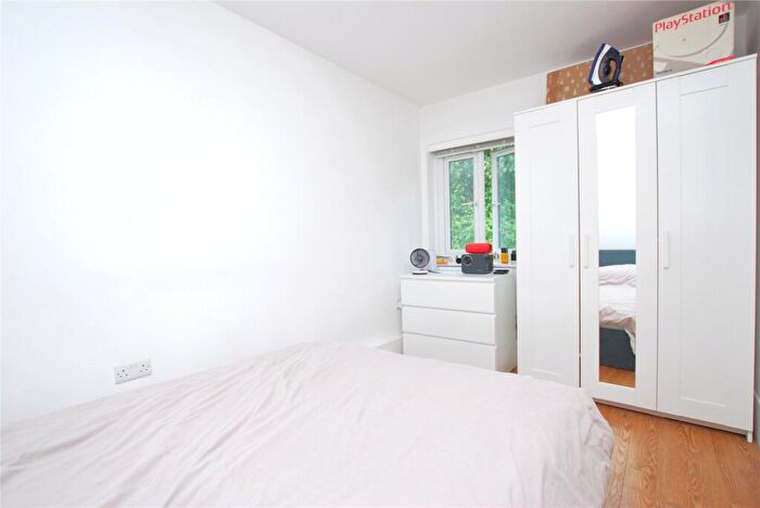 1 Bedroom Apartment To Rent In Cross Lanes, Guildford, Surrey, GU1