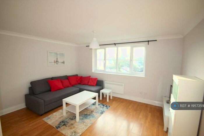 1 Bedroom Flat To Rent In Queens Road, Slough, SL1