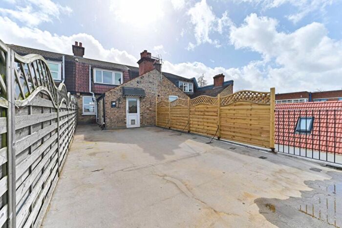 2 Bedroom Flat To Rent In Westmead Road, Sutton, SM1