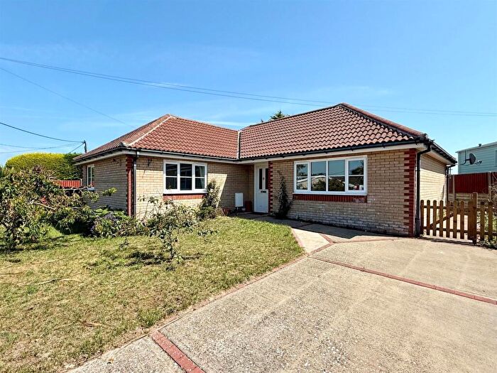 3 Bedroom Detached Bungalow For Sale In The Glebe, Hemsby, NR29