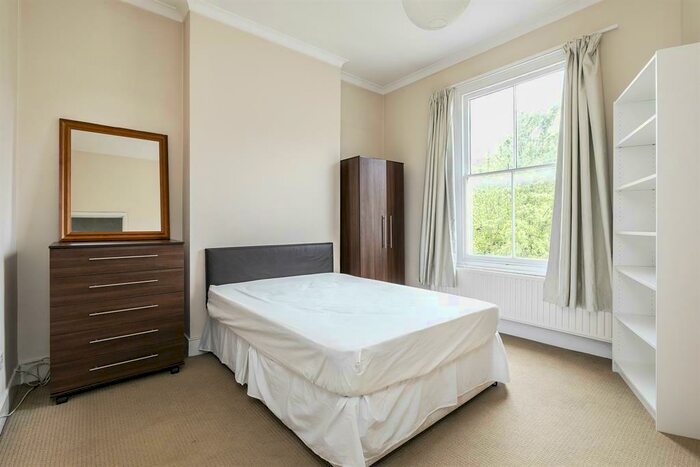 3 Bedroom Flat To Rent In Lordship Park, London, N16