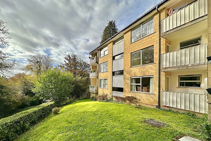 3 Bedroom Flat For Sale In Weston Park West, Bath, BA1