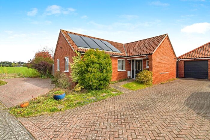 3 Bedroom Bungalow For Sale In Alderfen Way, Hoveton, Norwich, Norfolk, NR12