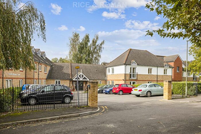 1 Bedroom Flat For Sale In Lords Bridge Court, Shepperton, TW17