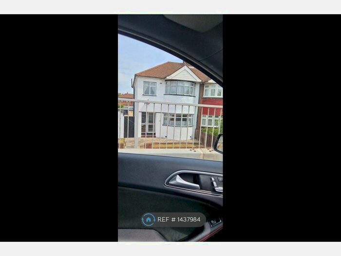 3 Bedroom Semi-Detached House To Rent In East Rochester Way, Sidcup, DA15