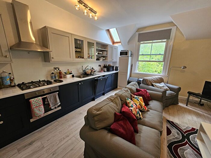 4 Bedroom Flat To Rent In Moorland Road, Leeds, LS6