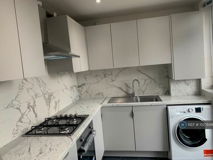 2 Bedroom Maisonette To Rent In Dene Road, London, N11