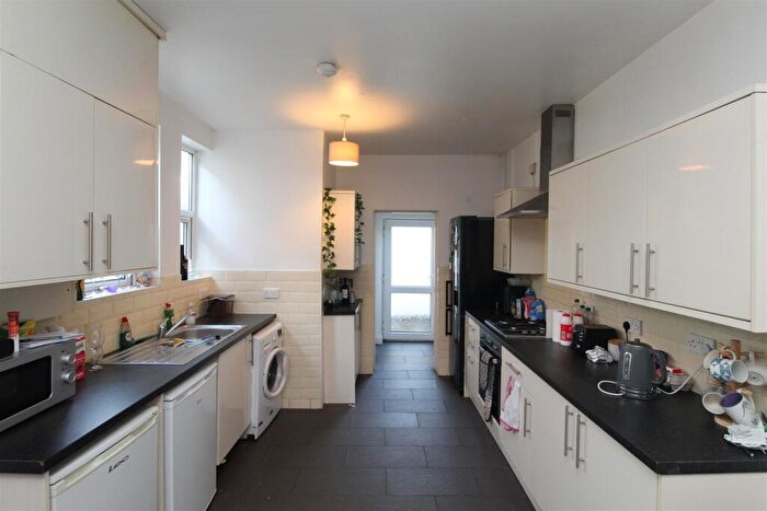 5 Bedroom Private Hall To Rent In Llanishen Street, Heath, Cardiff, CF14