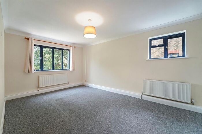 2 Bedroom Flat To Rent In Worcester Road, Sutton, SM2