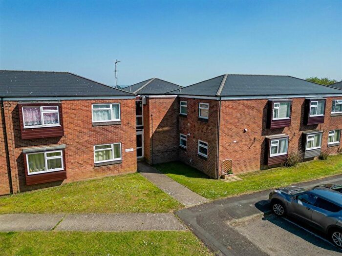 1 Bedroom Flat To Rent In Abbot Ridge, Long Crendon, HP18