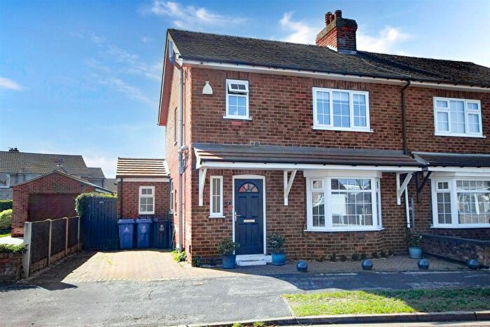 3 Bedroom Semi Detached House For Sale In Clovelly Road, Edenthorpe, Doncaster, DN3