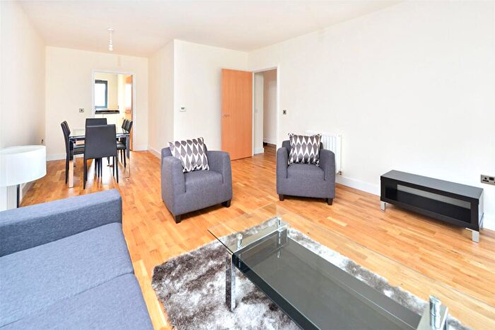 3 Bedroom Flat To Rent In Lake House, Finsbury Park, N4