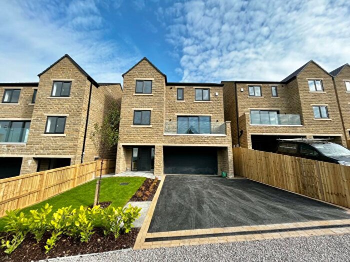 4 Bedroom Detached House To Rent In West Lane, Baildon, Shipley, West Yorkshire, BD17