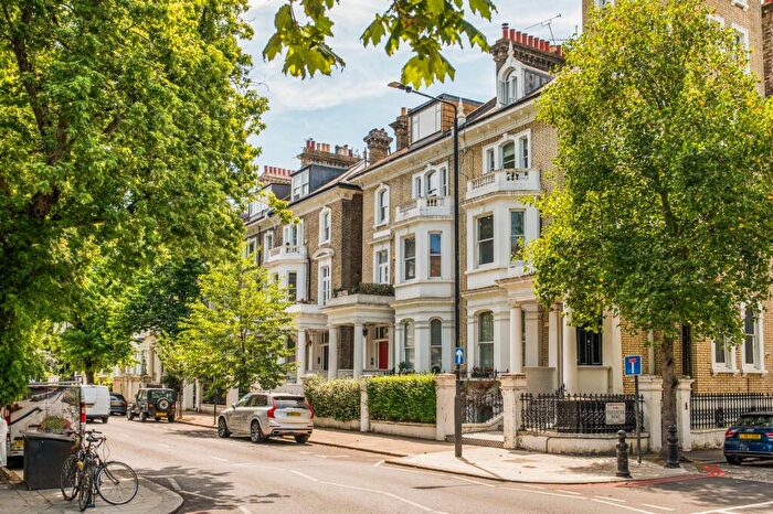 2 Bedroom Flat For Sale In Redcliffe Gardens, Chelsea, SW10