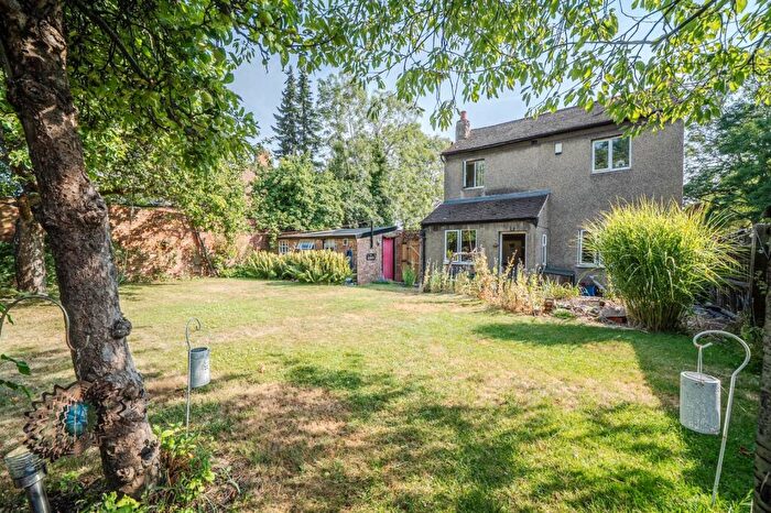 3 Bedroom Detached House For Sale In Watling Street, Bletchley, Milton Keynes, Buckinghamshire, MK2