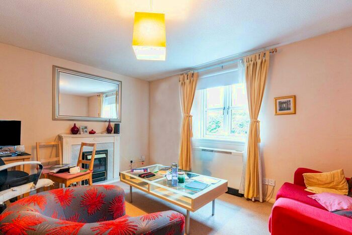1 Bedroom Flat To Rent In L &# Tytler Gardens, Edinburgh, EH8