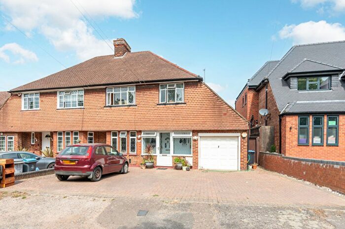 4 Bedroom Detached House For Sale In Salmon Street, Kingsbury, London, NW9